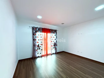 Moradia T4 para Venda em Nossa Sra de Fatima