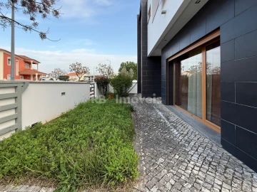 Moradia T4 para Venda em Nossa Sra de Fatima