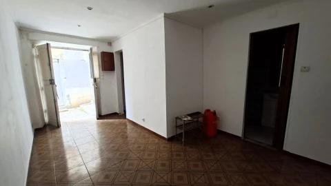 Apartamento T1 para Venda em Santa Maria Maior