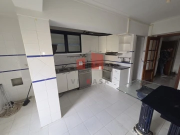 Apartamento T3 para Venda em Carregado e Cadafais