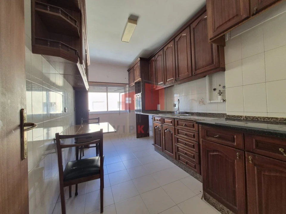 Apartamento T2 para Venda em Rio de Mouro Foto 4