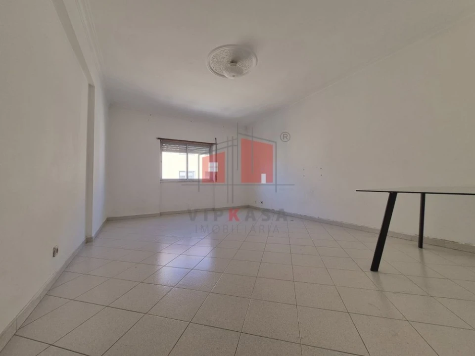 Apartamento T2 para Venda em Rio de Mouro Foto 12