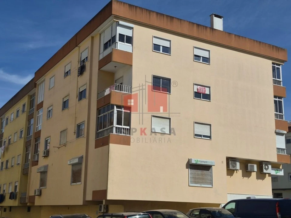 Apartamento T2 para Venda em Rio de Mouro Foto 2