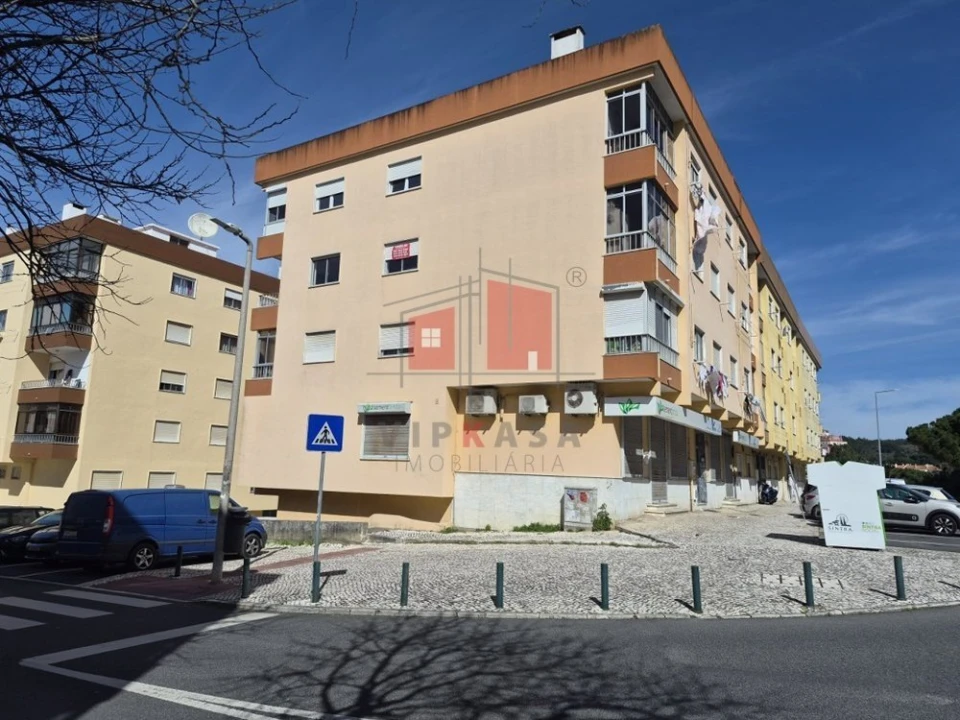 Apartamento T2 para Venda em Rio de Mouro Foto 1