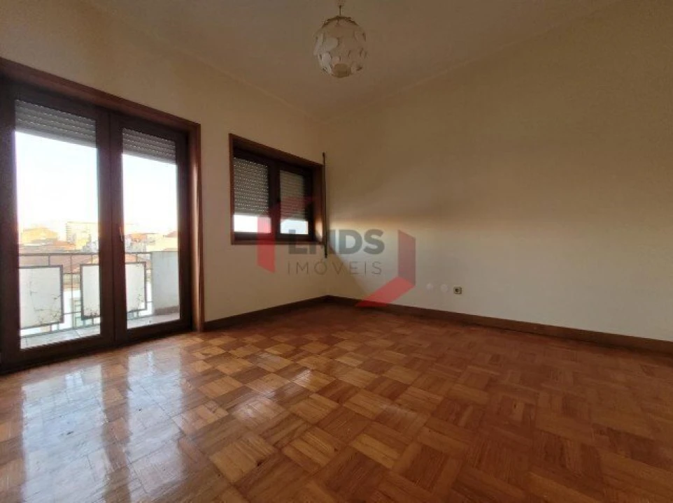 Apartamento T2 para Venda em Cedofeita, Santo Ildefonso, Sé, Miragaia, São Nicolau e Vitória Foto 3
