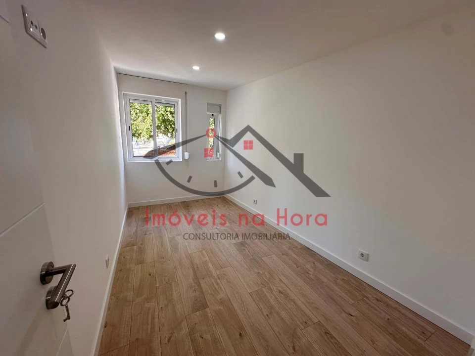Apartamento T2 para Venda em Alverca do Ribatejo e Sobralinho Foto 4
