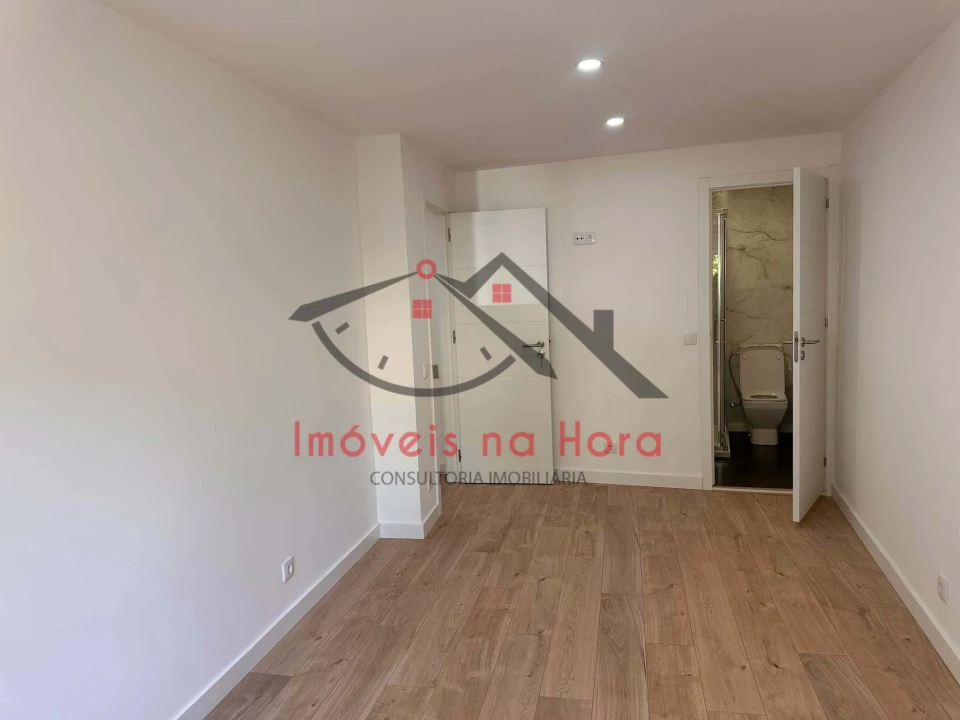Apartamento T2 para Venda em Alverca do Ribatejo e Sobralinho Foto 2