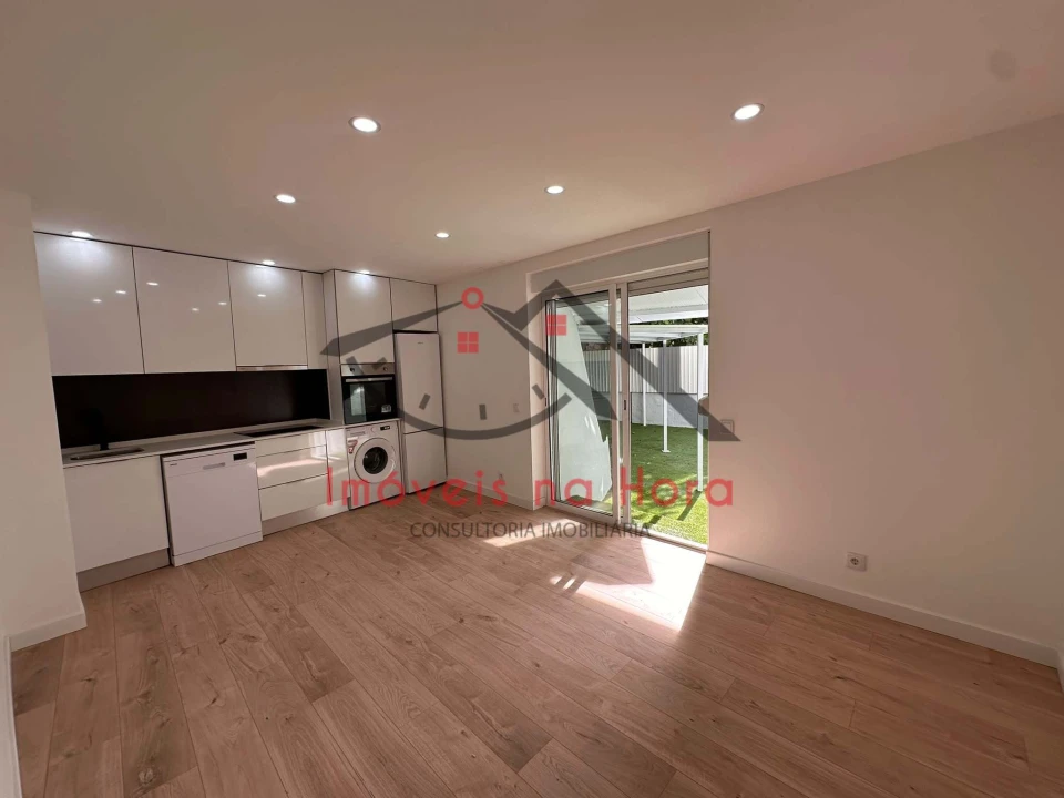 Apartamento T2 para Venda em Alverca do Ribatejo e Sobralinho Foto 1