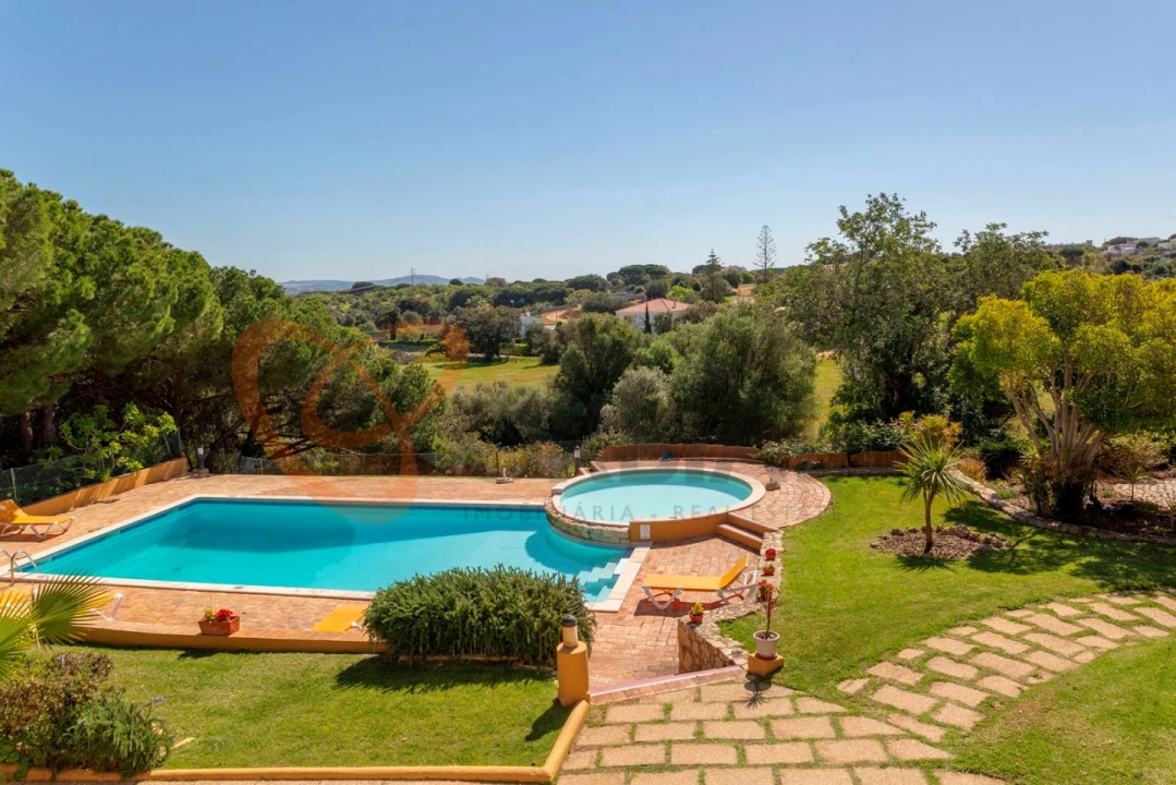 Moradia T5 para Venda em Ferreiras Foto 4