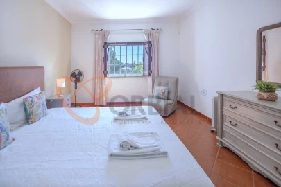 Moradia T5 para Venda em Ferreiras