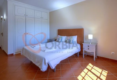 Moradia T5 para Venda em Ferreiras
