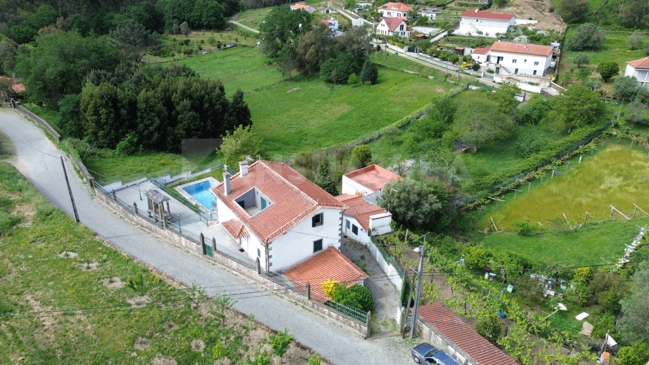 Moradia T4 para Venda em Dem Foto 1