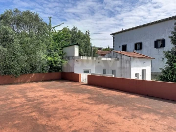 Moradia T4 para Venda em Dem