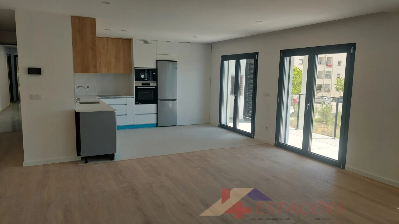 Apartamento T4 para Venda em Pombal Foto 1