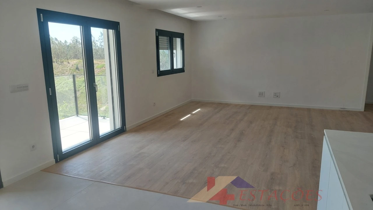 Apartamento T4 para Venda em Pombal Foto 4