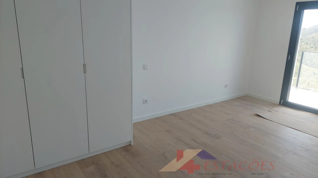 Apartamento T4 para Venda em Pombal Foto 6