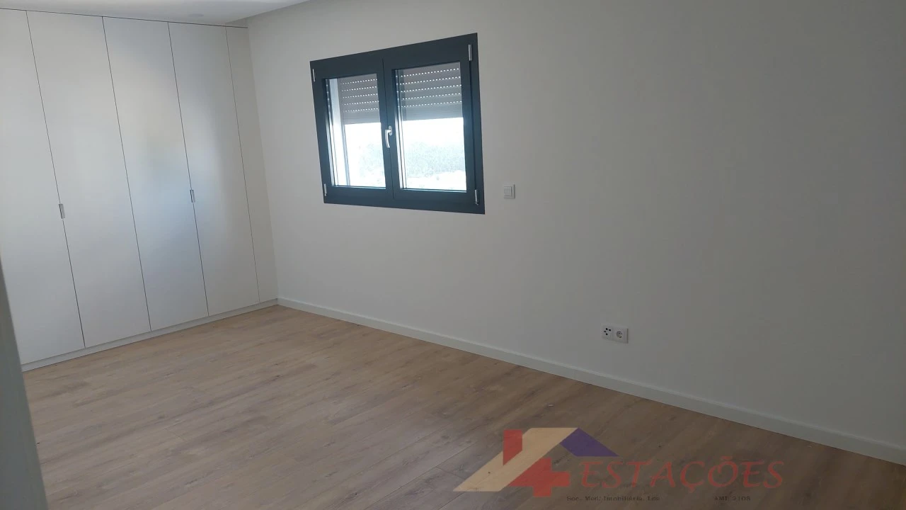 Apartamento T4 para Venda em Pombal Foto 9