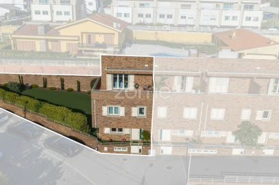 Moradia T4 para Venda em Gulpilhares e Valadares