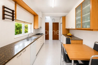 Moradia T4 para Venda em Gulpilhares e Valadares
