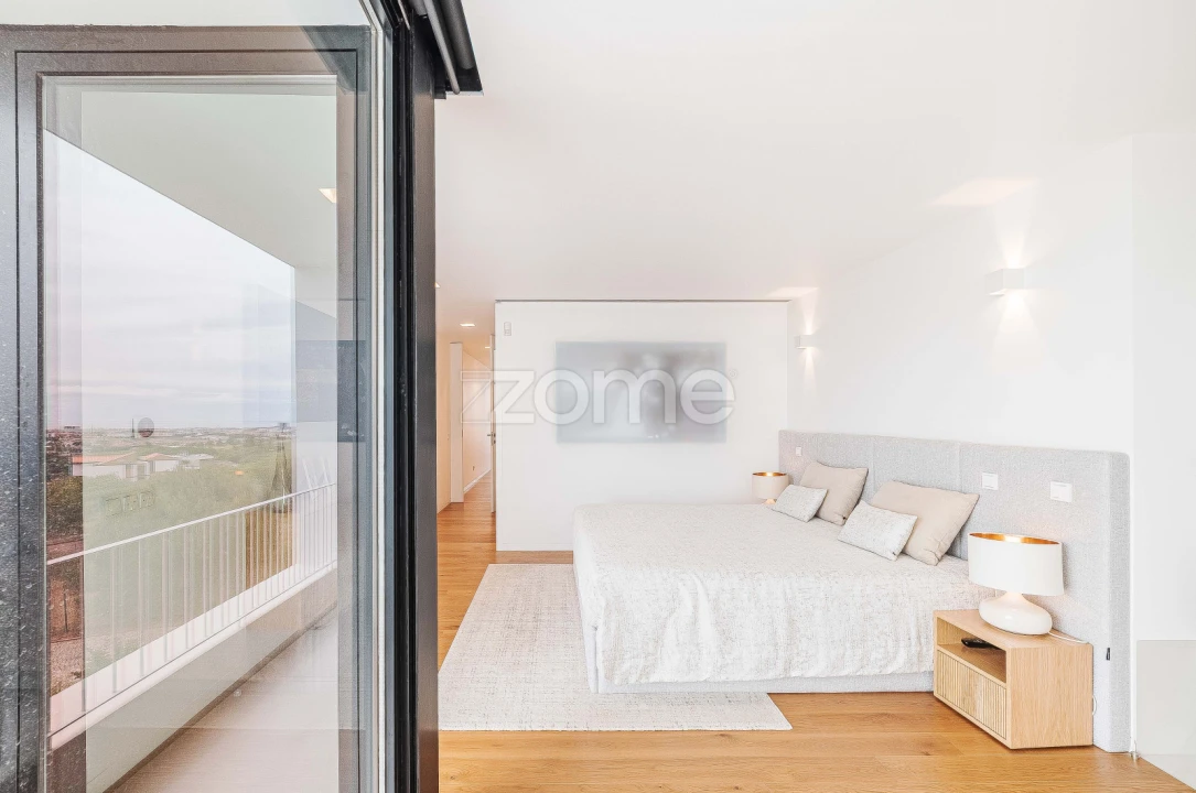 Moradia T4 para Venda em Barcarena Foto 6