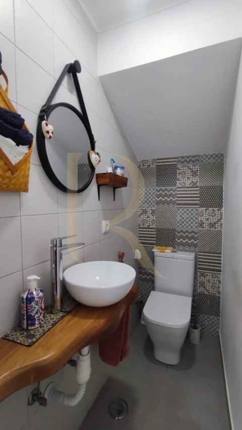 Moradia T3 para Venda em Laranjeiro e Feijó