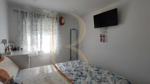 Moradia T3 para Venda em Laranjeiro e Feijó