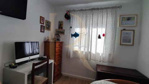 Moradia T3 para Venda em Laranjeiro e Feijó