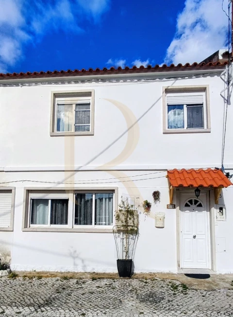 Moradia T3 para Venda em Laranjeiro e Feijó