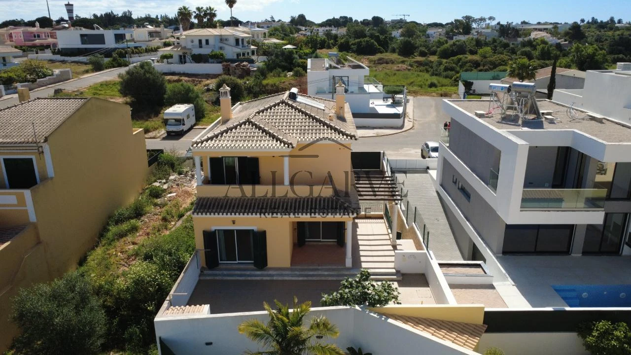 Moradia T3 para Venda em Alvor Foto 3