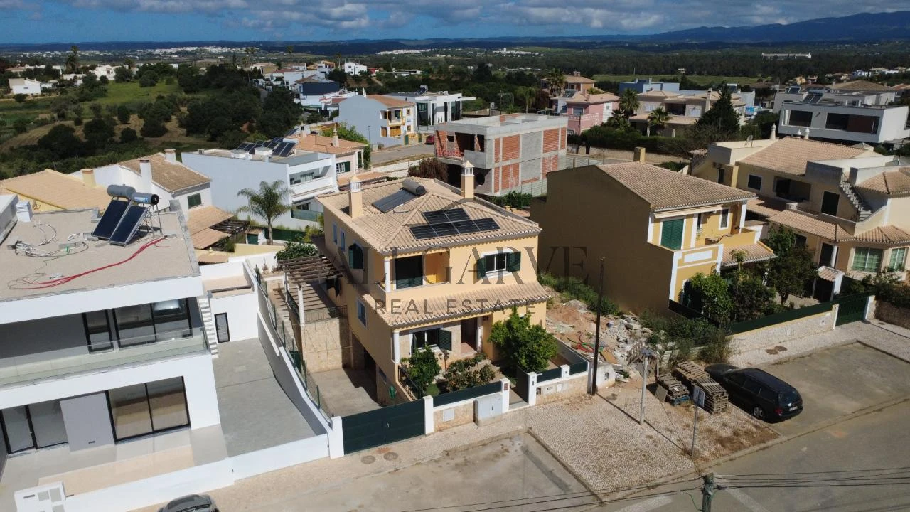 Moradia T3 para Venda em Alvor Foto 2