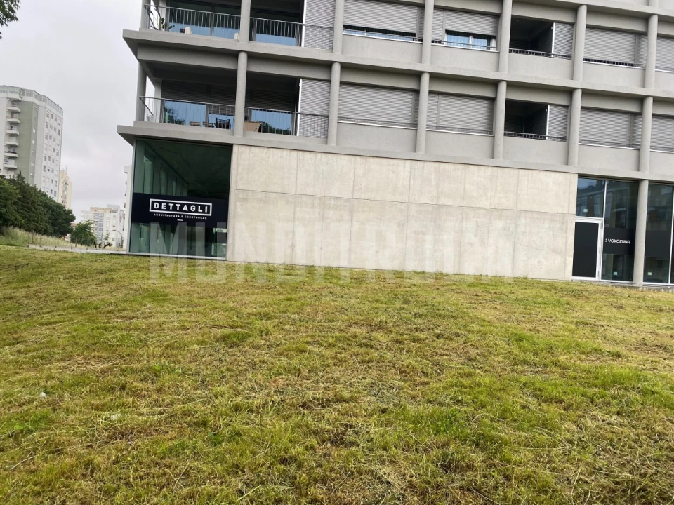 Loja para Arrendamento em Braga (Maximinos, Sé e Cividade) Foto 2