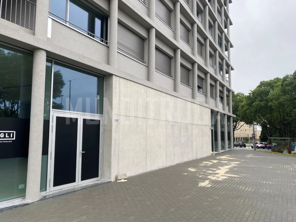 Loja para Arrendamento em Braga (Maximinos, Sé e Cividade) Foto 5