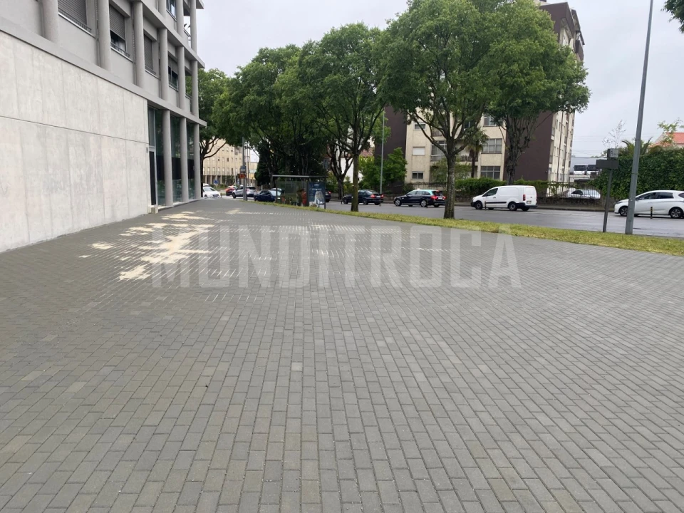Loja para Arrendamento em Braga (Maximinos, Sé e Cividade) Foto 6
