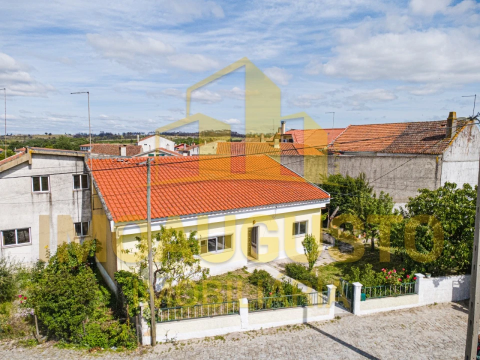Moradia T2 para Venda em Vila Franca das Naves e Feital Foto 1