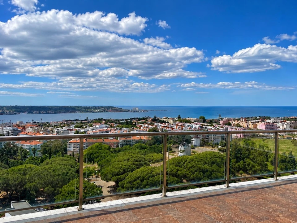 Apartamento T5 para Venda em Ajuda Foto 2