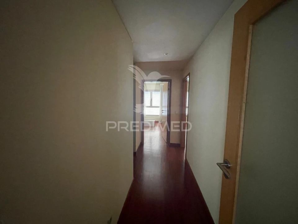 Apartamento T3 para Venda em Ramalde Foto 11