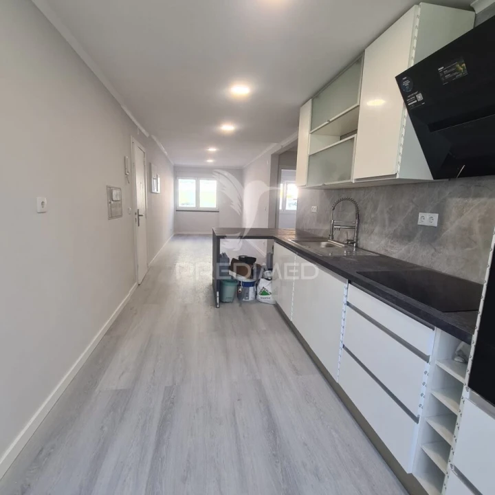 Apartamento T2 para Venda em Benfica Foto 1