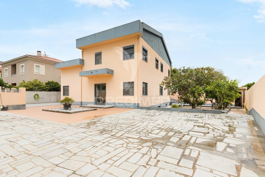 Moradia T6 para Venda em Urra Foto 25