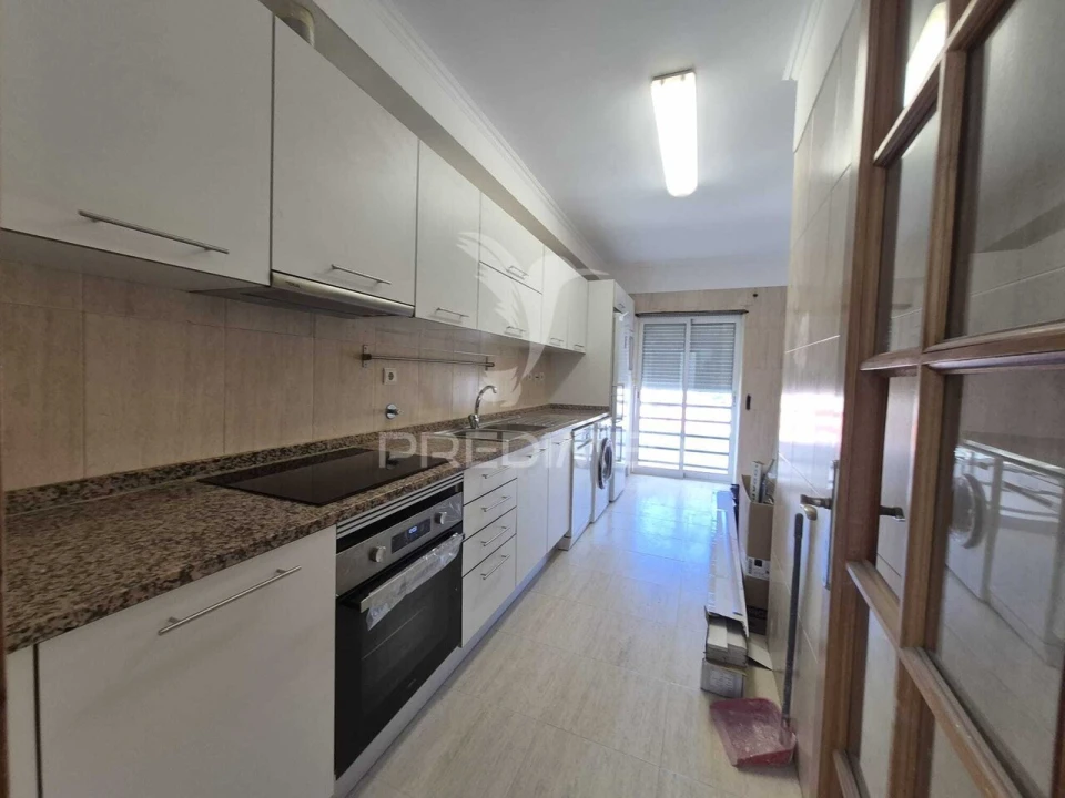 Apartamento T2 para Venda em Laranjeiro e Feijó Foto 3