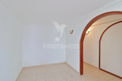 Moradia T4 para Venda em Angra (São Pedro)