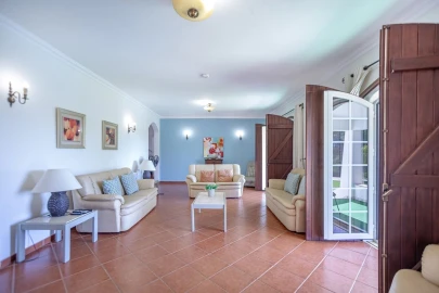 Moradia T5 para Venda em Ferreiras