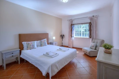 Moradia T5 para Venda em Ferreiras
