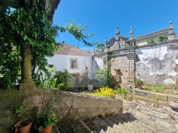 Moradia T6 para Venda em Guiães
