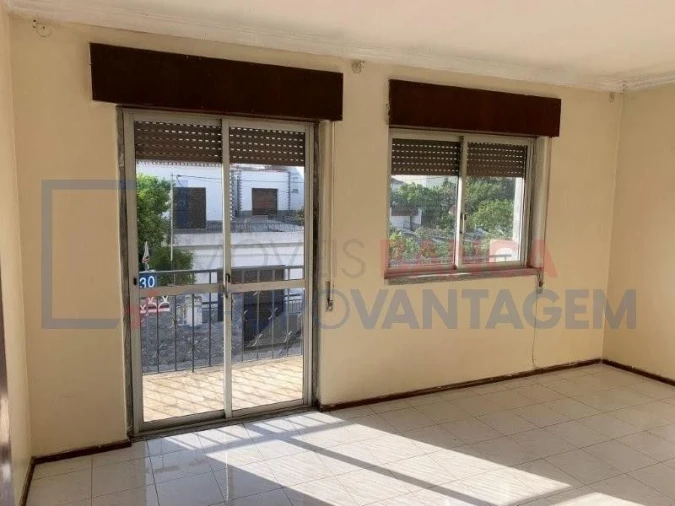 Apartamento T2 para Venda em Vila Nova da Rainha Foto 5