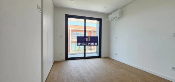 Apartamento T4 para Venda em Gulpilhares e Valadares