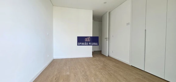 Apartamento T4 para Venda em Gulpilhares e Valadares