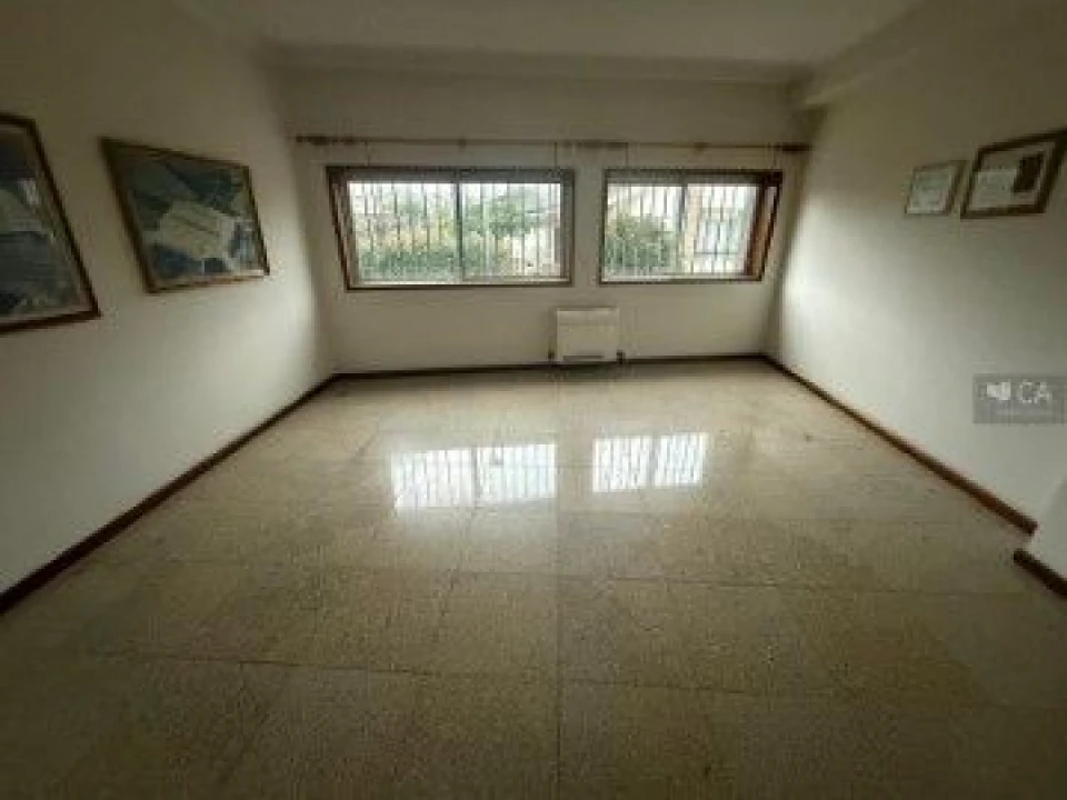 Armazém para Venda em Escapães Foto 5