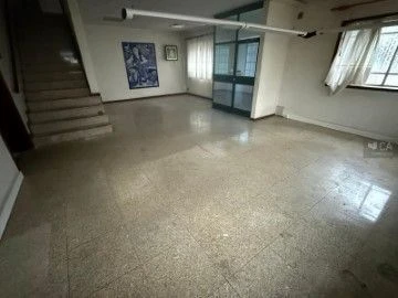 Armazém para Venda em Escapães