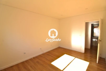 Quarto para Arrendamento em Arcozelo