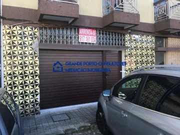 Armazém para Arrendamento em Pedrouços